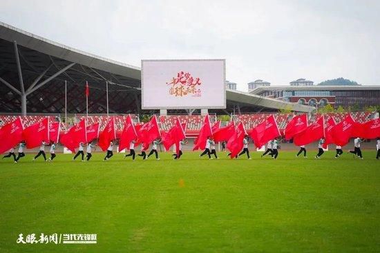 另外，卡塞米罗的未来也存在疑问，他与曼联签下了长期合同，但如果有报价到来，曼联可能会愿意听取，因为这位巴西球员工资很高。